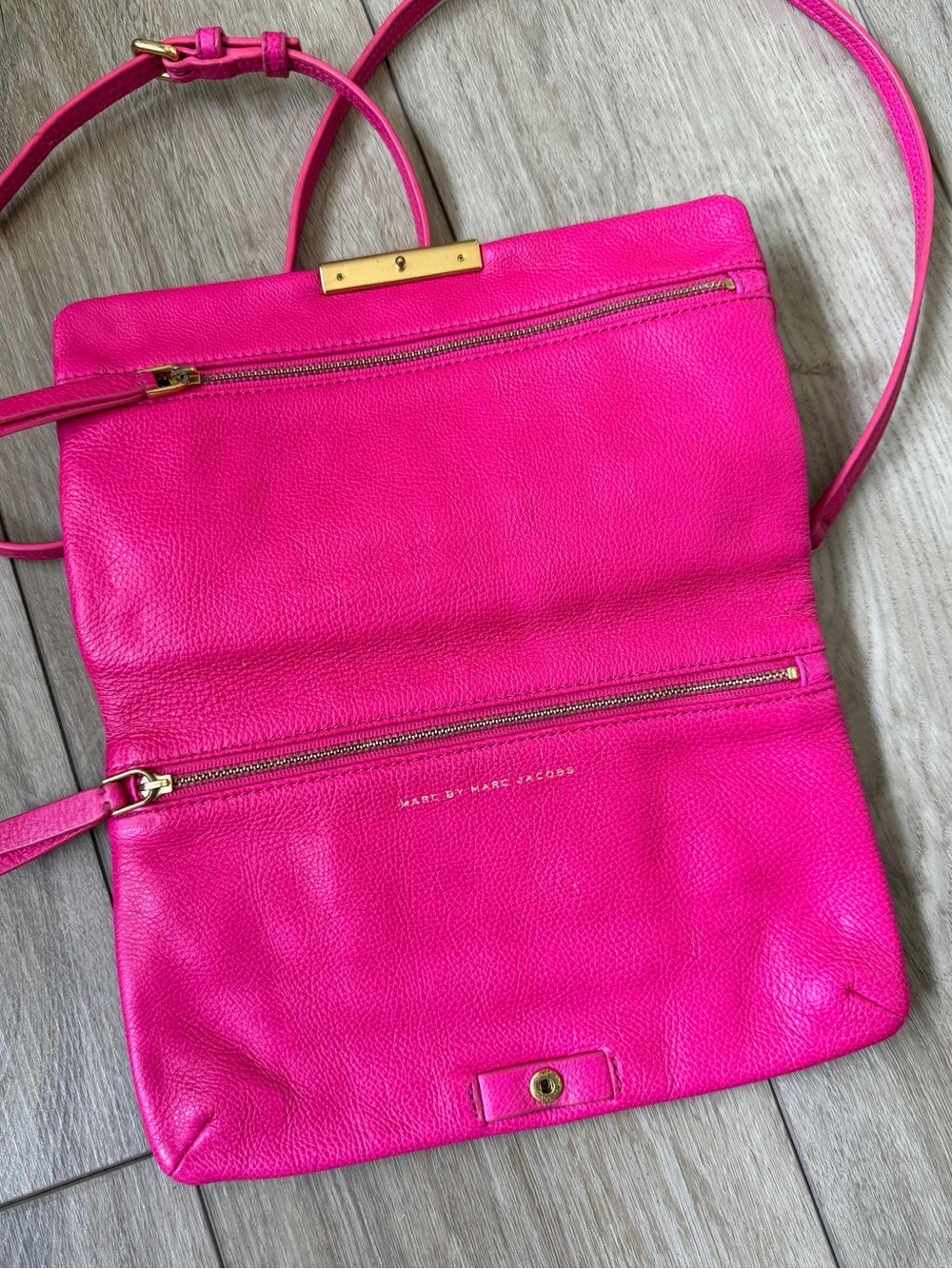 Marc By Marc Jocobs Hot Pink Grainy Leather Crossbody Bag 9x6.5’ - Picture 3 of 11